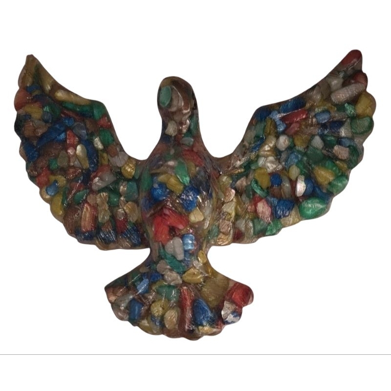 Estatueta Pomba divino espírito santo de parede, medindo 18x26x3cm em resina e madrepérola.
