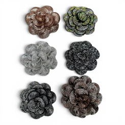 Aplique Cabedal Flor Camélia Strass 6cm - PAR - 2 UND (Proprio para customização de tiaras, laços, chinelos, calçados)