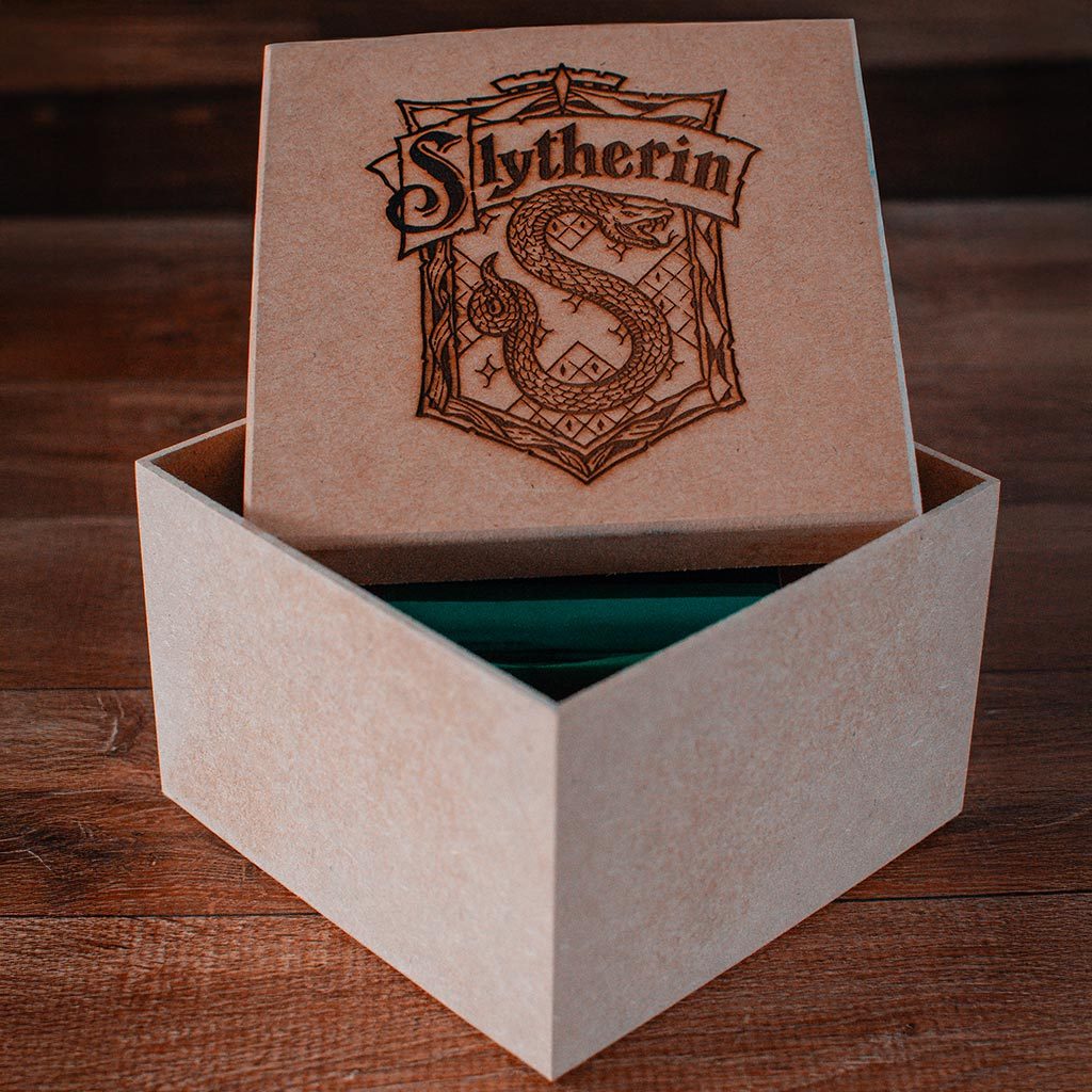 Kit Caneca Espelhada Sonserina Harry Potter Caixa MDF Gravada a Laser Slytherin Presente Geek