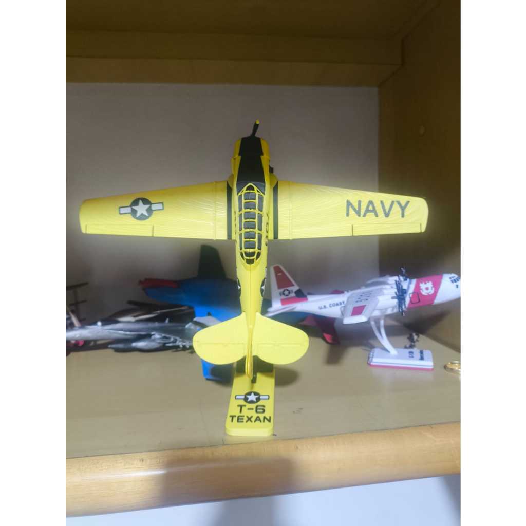 Miniatura Avião NA T-6 Texan 17cm + 2 Suportes Maquete Colecionador
