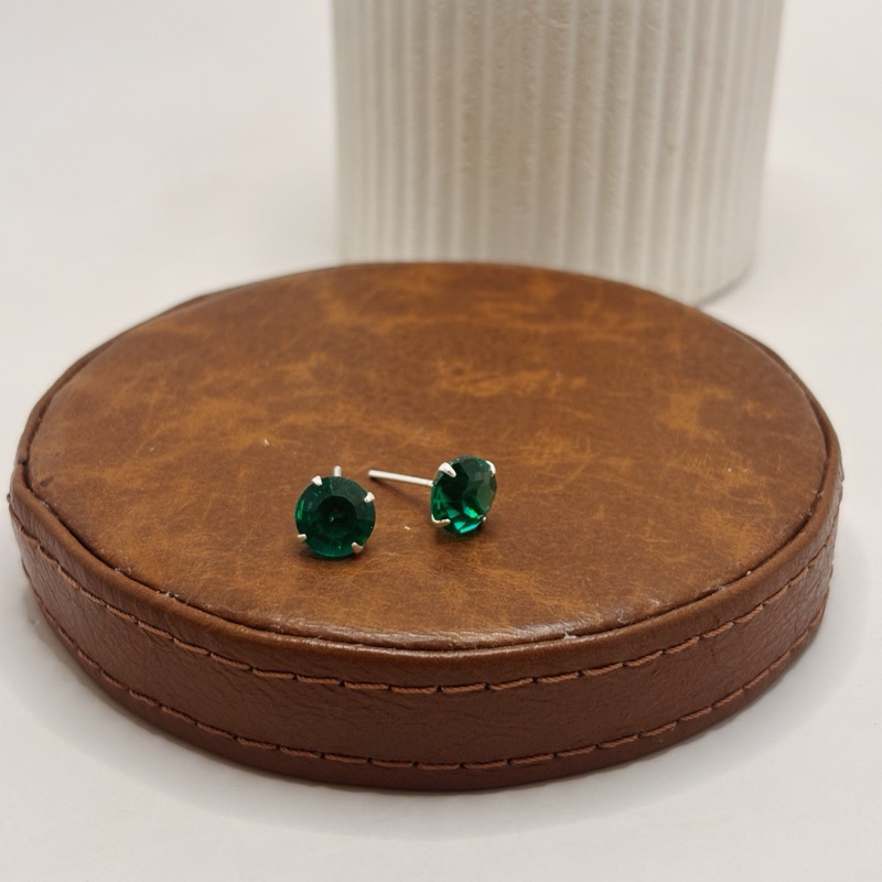 Brinco Pedra Verde Redonda 8mm em Prata 925 Delicado