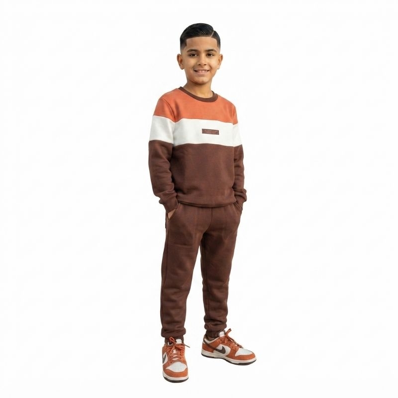Conjunto Infantil de Moletom Peluciado Marrom com Laranja e Bege – Quentinho, Estiloso e Confortável