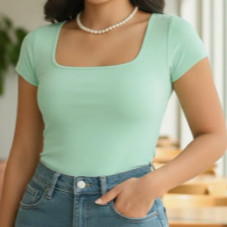 Blusa Feminina de Suplex Básica Lisa decote Quadrado Manga Curta