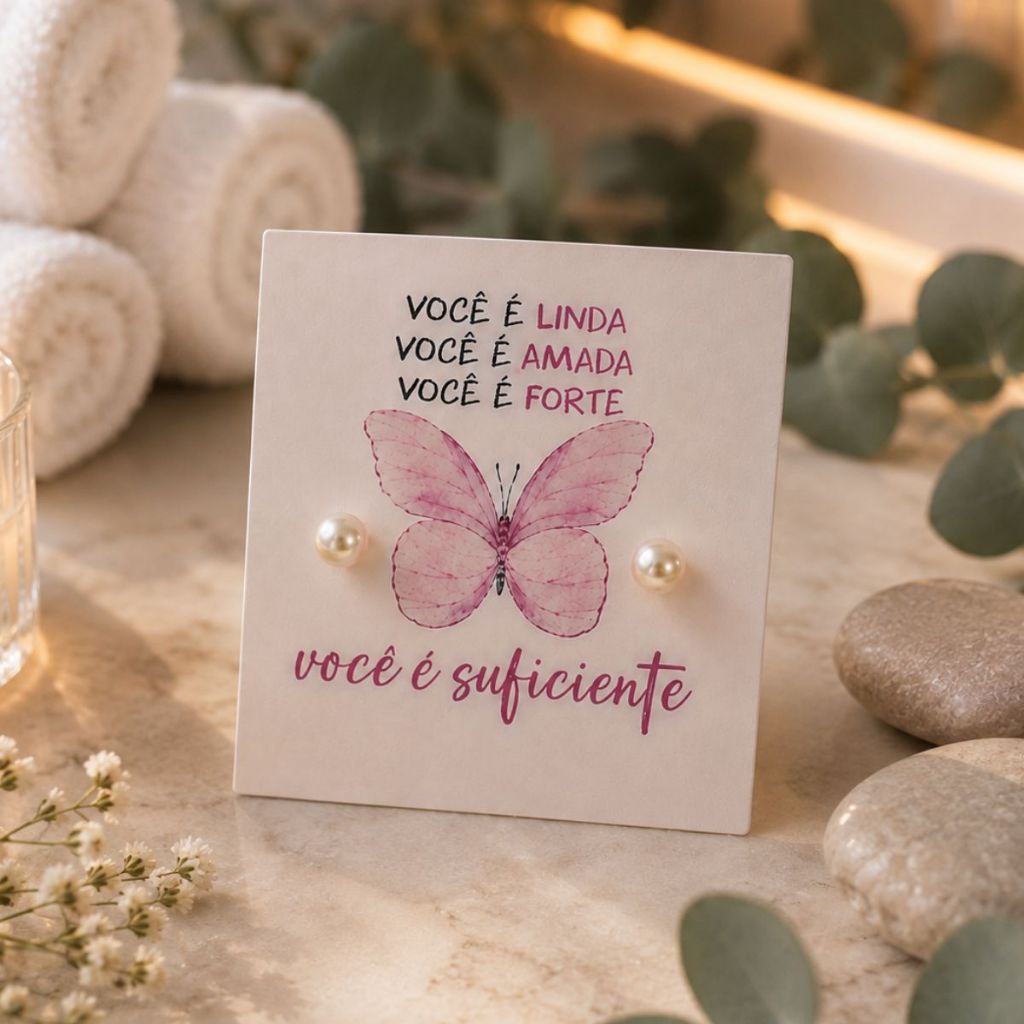 Kit Lembrancinha Feminina – Brinco de Pérola + Tag com Mensagem Inspiradora 25 a 200 Unidades