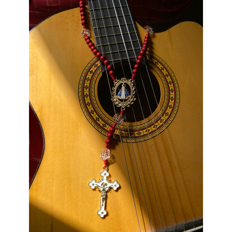 Terço Artesanal de Nossa Senhora Aparecida | Feito à Mão | Miçangas Emborrachadas | Católico | Presente Religioso