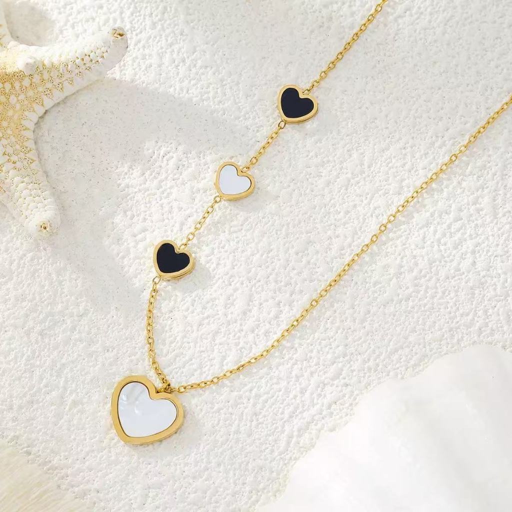 COLAR FEMININO CORAÇÃO PRETO E BRANCO AÇO INOXIDÁVEL 4 CORAÇÕES DELICADO ELEGANTE