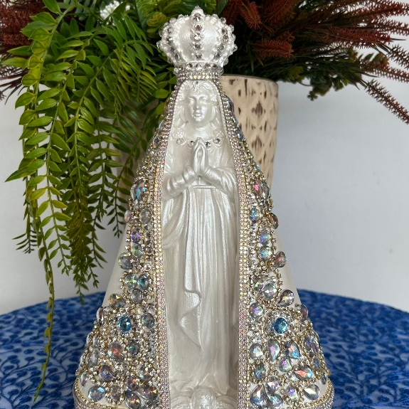 Nossa Senhora Aparecida 30cm Gesso Luxo Perolado com Pedrarias Imagem Decorativa Ideal para Noivas Casamento