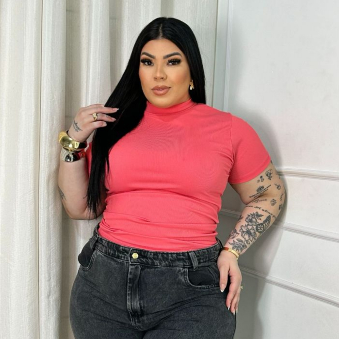 T-Shirt  Camiseta Feminina Plus Size em Tecido Canelado – Confortável e Estilosa