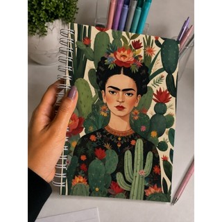 CADERNO PEQUENO A5 PARA ANOTAÇÕES COM FOLHAS DECORADAS - PAUTADO FRIDA - 80 folhas