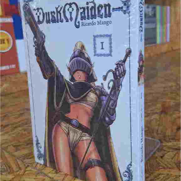 Mangá - Dusk Maiden - Volume 1 - por Ricardo Mango - Editora MPEG ISBN 9786562030068 — imagem 2 de 2