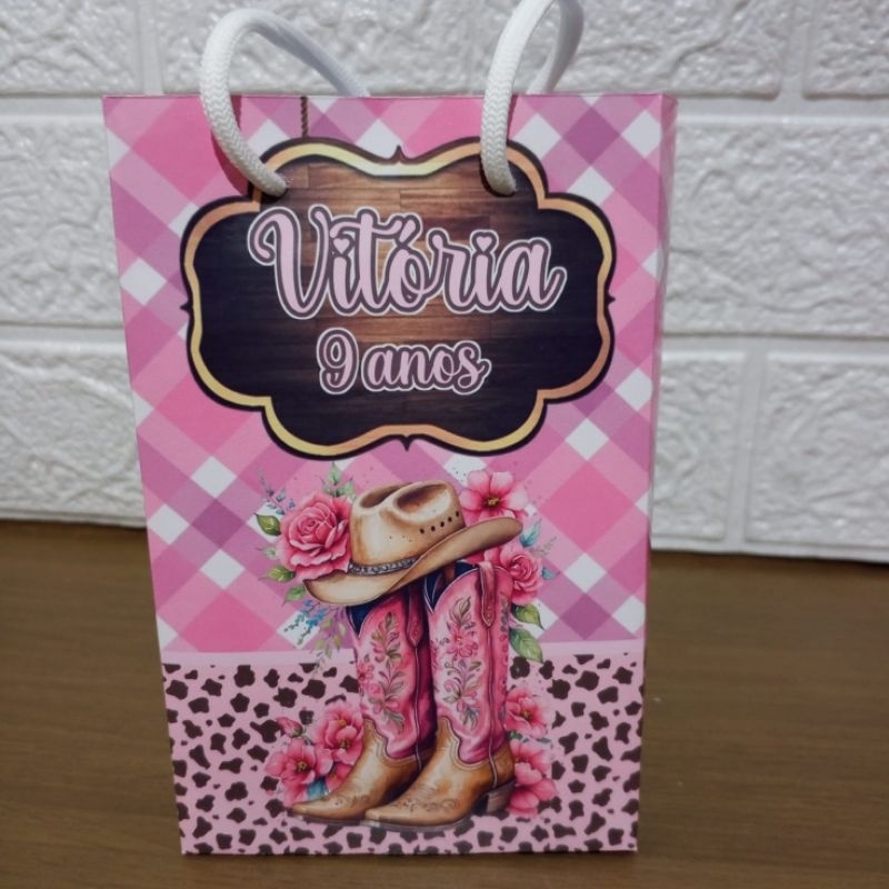 Sacolinha Surpresa Personalizada Tema Boiadeira Rosa – Lembrancinha Personalizada pra Festa/ Sacolinha P