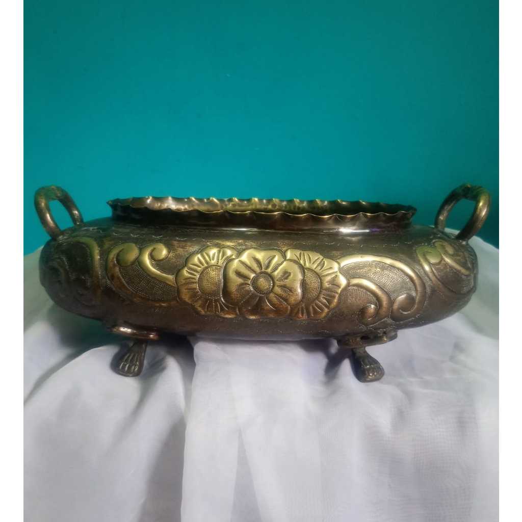 Antigo e lindo cachepô/ centro de mesa em metal - Colonial