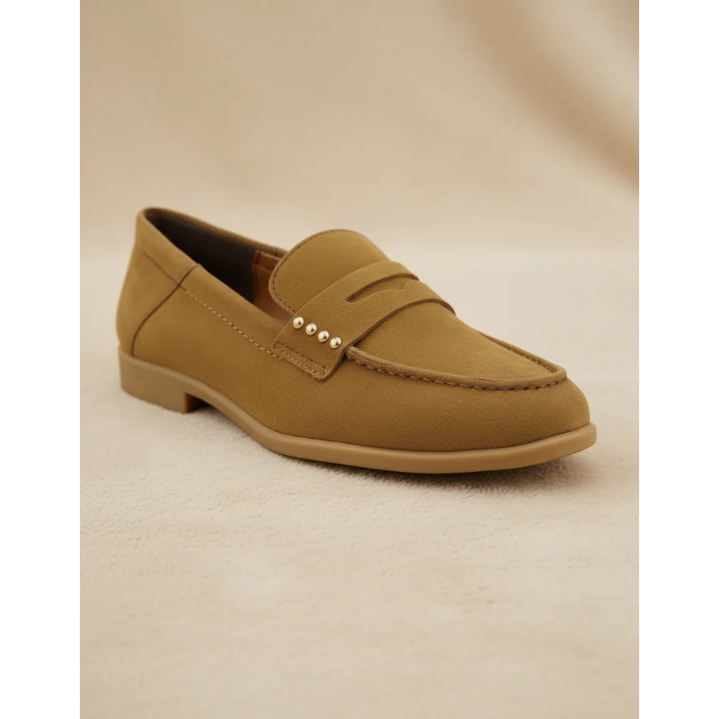 Mocassim Sapatilha  Feminina em Camurça Bege Areia Com Detalhes Em Metal Linda Confortável e Muito Leve