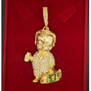 Pingente Moeda Antiga Poderoso Chefinho Chefin Cifrao Dinheiro Cor Identica Ouro Cravejado