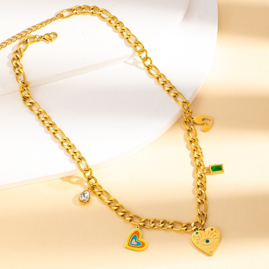 Novo colar feminino com corrente de clavícula em aço inoxidável 18K resistente à descoloração e pingente de zircônia em