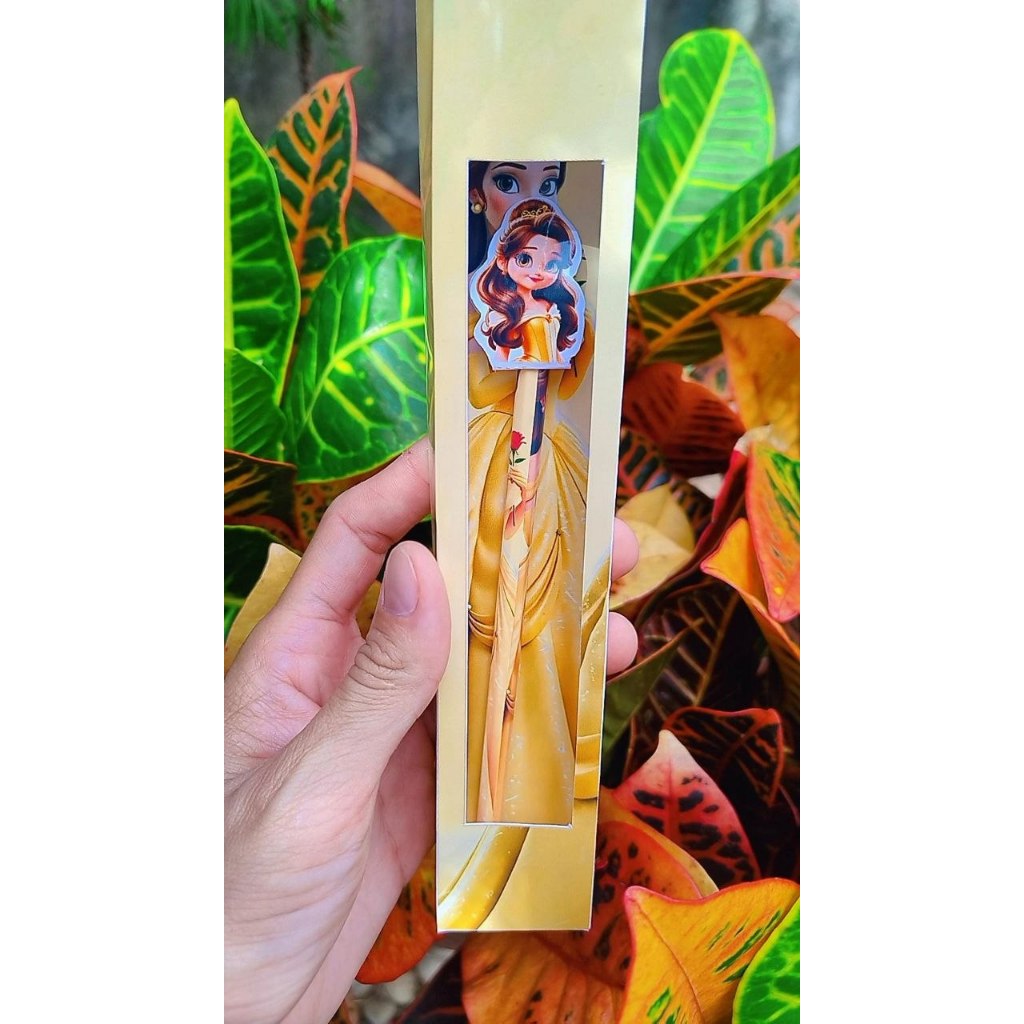 kit Lápis personalizado com Ponteira e Caixinha Temática - Princesas / Mimo / Aniversário / Festa / Lembrancinha