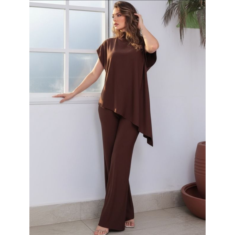 Conjunto Feminino Canelado com Blusa Assimétrica e Calça Pantalona