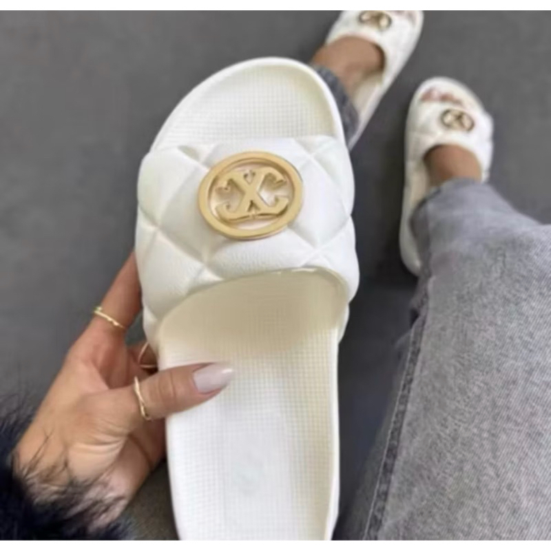 Chinelo Feminino Matelassê Slide Confortável Leve e Estiloso Dia a Dia