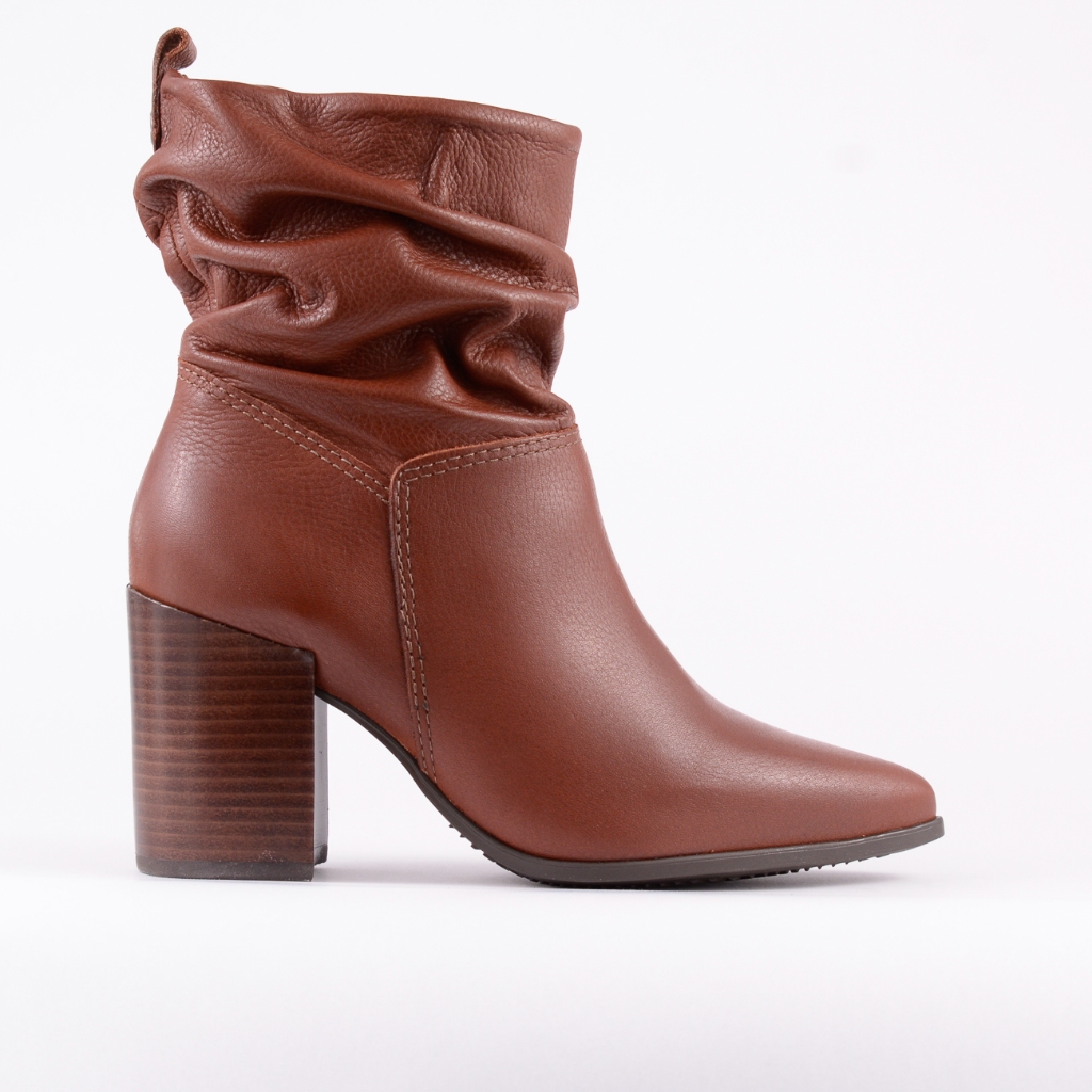 Bota Feminina Cano Médio Bottero em Couro Slouchy Salto Alto Fachetado
