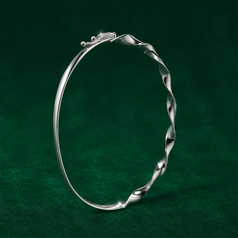 Bracelete Meio Liso Meio Torcido em Prata 925 Moderno e Elegante