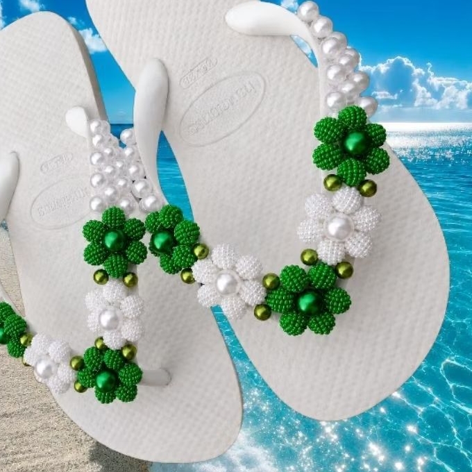 Chinelo Havaianas Top Original Bordado com Pérolas Floral Luxo