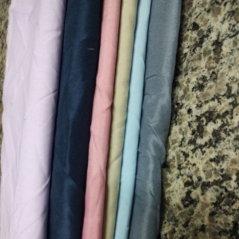 retalhos 1 kg quadrados de retalhos LISO para Bicão tapetes e artesanato patchwork.