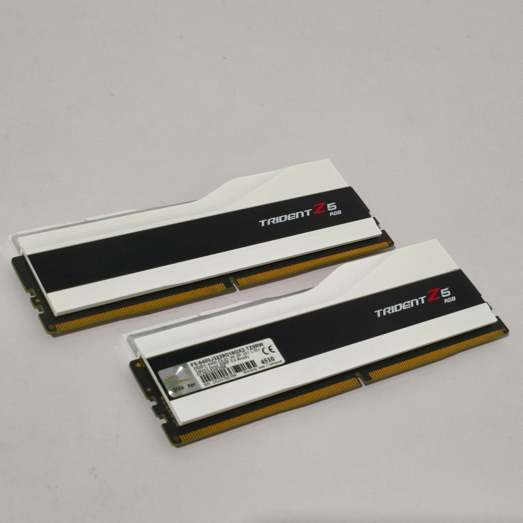 KIT MEMÓRIA RAM GAMER G.SKILL TRIDENT Z5 RGB 32GB DDR5 6400Mhz, 2X16GB, BRANCA