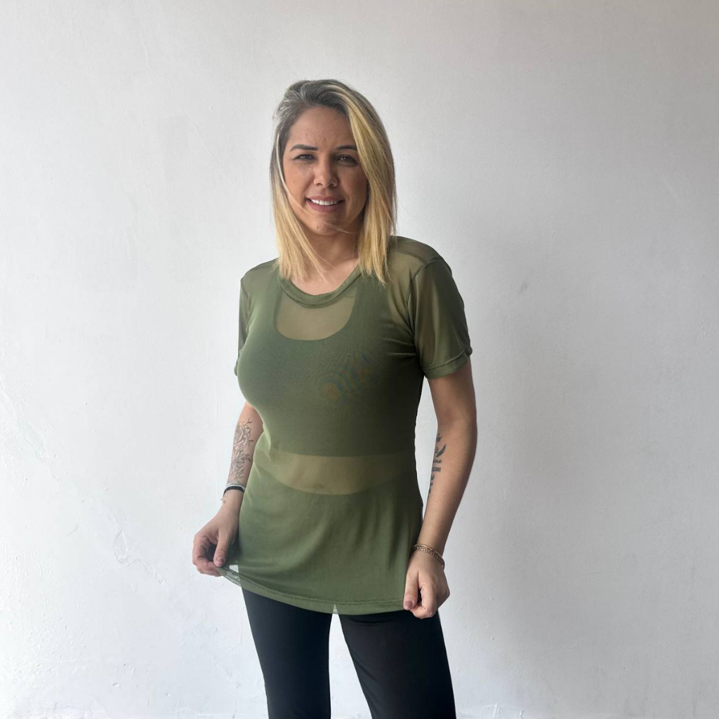Blusa fitness feminina de tule transparente ,camisão fitness para treino na academia.