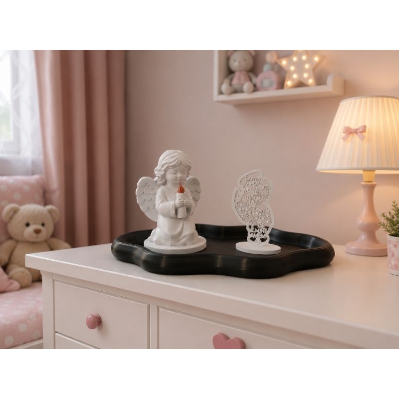 Anjinho Decorativo com Oração do Santo Anjo | Decoração Católica em Impressão 3D | Presente Religioso