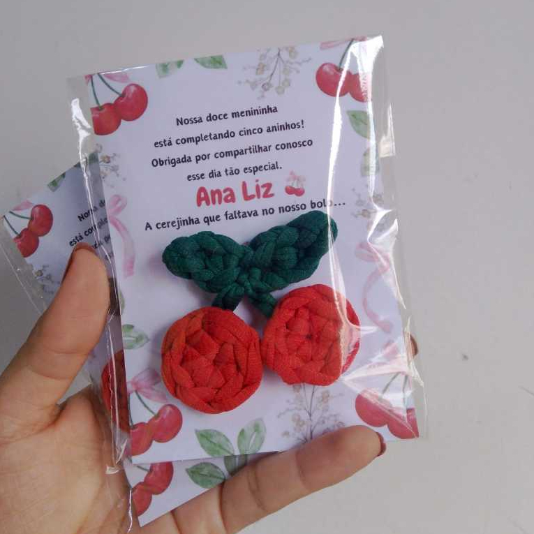 Chaveiros Cerejinha em crochê+cartão personalizado Cerejinha-Lembrancinha maternide/chá de bebê/aniversário...