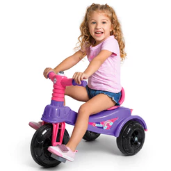 Carrinho De Passeio Infantil Triciclo Motoca com Pedal Cestinha P/ Brinquedos Buzina Calesita