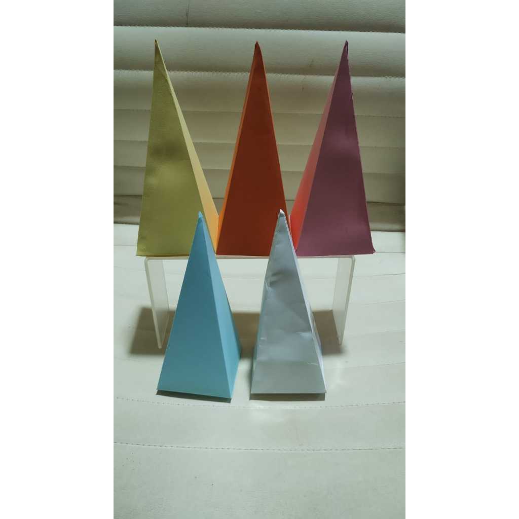 10 Caixas Pirâmide Cone Papel Color Plus 180g Lisa | Montável p/ Festa Lembrancinha Personalizada