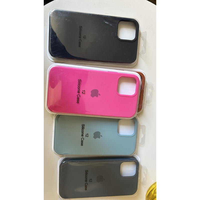 Capinha de Silicone Premium para iPhone 12 – Proteção Completa e Toque Macio