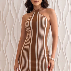 Vestido Midi Tricô Listrado Decote Frente Única Fenda Lateral Sem Manga Modal