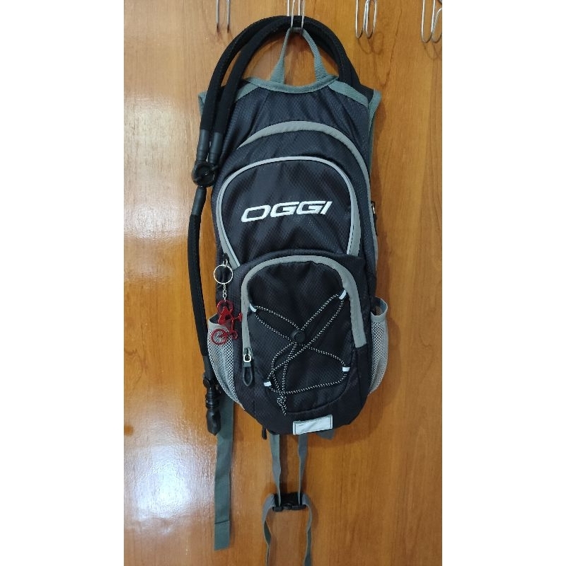 mochila de hidratação Oggi + bolsa de hidratação Invictus 3 litros