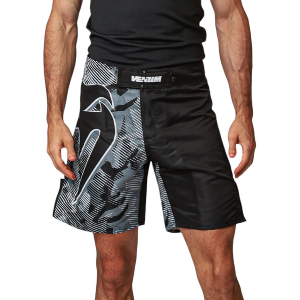 Bermuda Venum Giant Training Classic Fightshort  Logo Preto em Oferta na Shopee