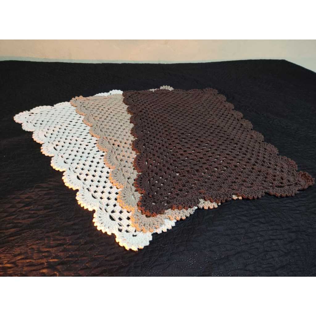 Tapete Quadriculado Crochê Retangular 75x50cm Artesanal em Barbante