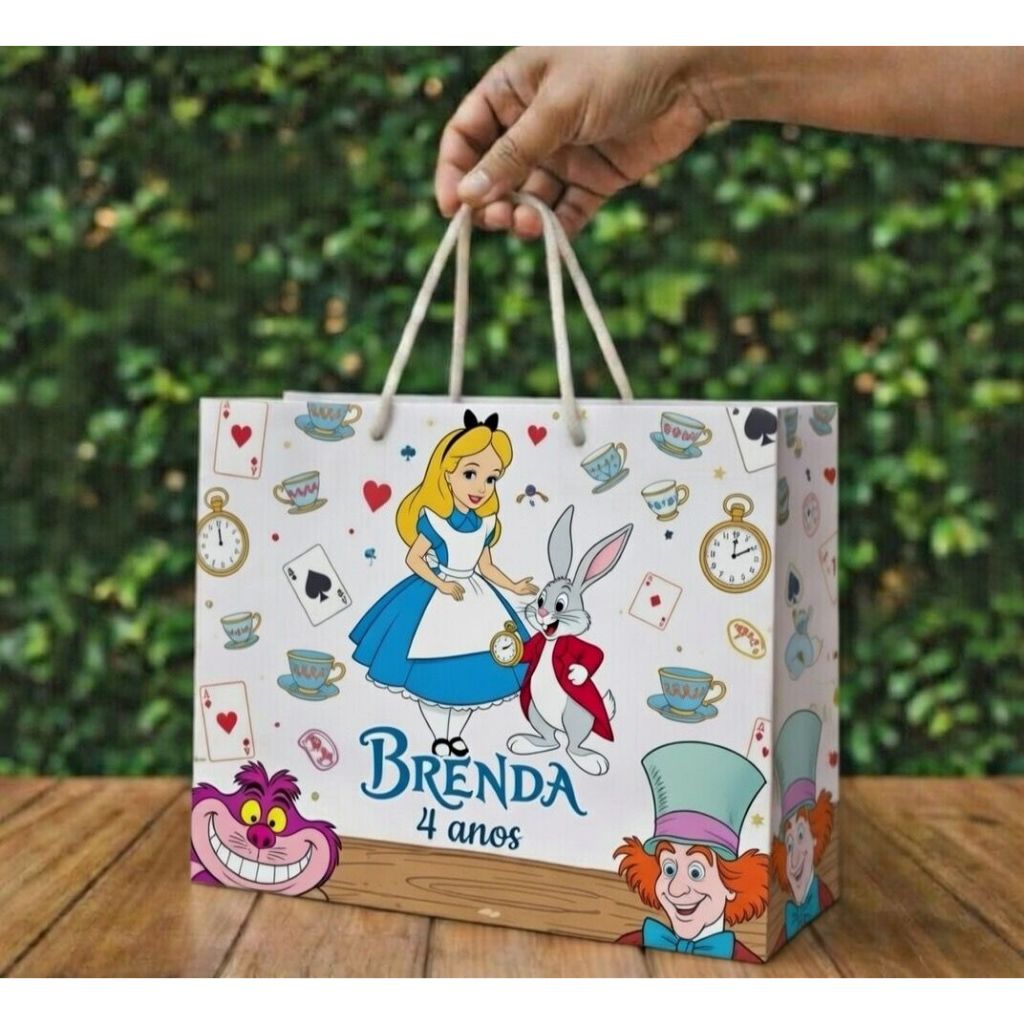 Sacolinhas personalizadas Alice Pais das Maravilhas  todos os temas festa (20x16x6cm)