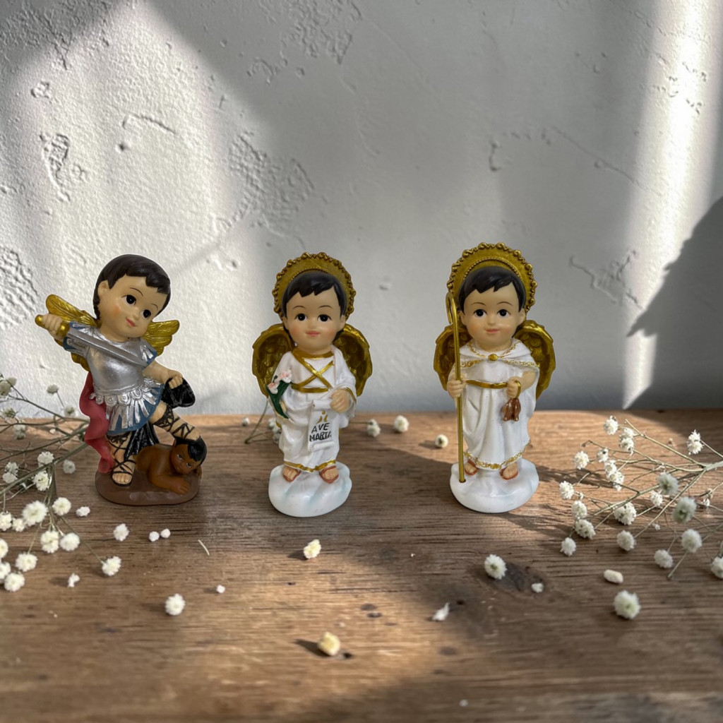 Trio arcanjos são rafael gabriel miguel em resina infantil rosto criança 10cm cada