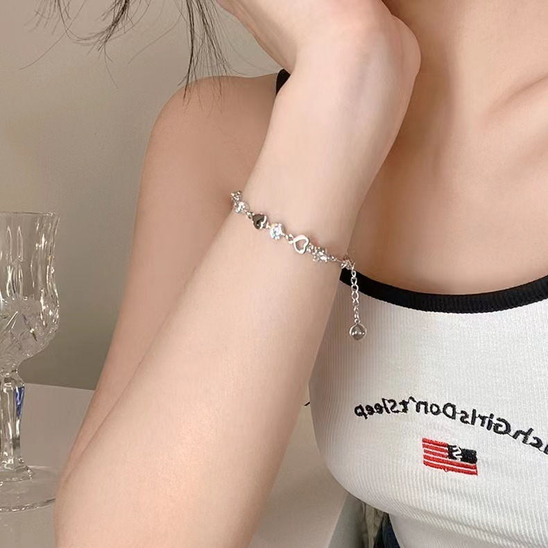 Pulseira Feminina Prata com Coração e Zircônia Ajustável Delicada Elegante Moda Presente Brilho Luxo