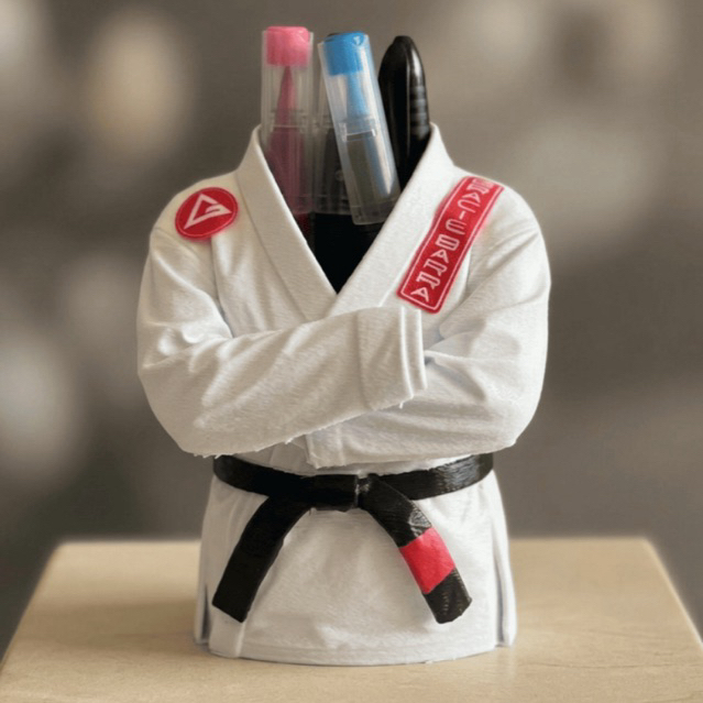 kimono Porta-Lápis,  Jiu-Jitsu e Karatê,  com a logo da sua academia, equipe personalizada