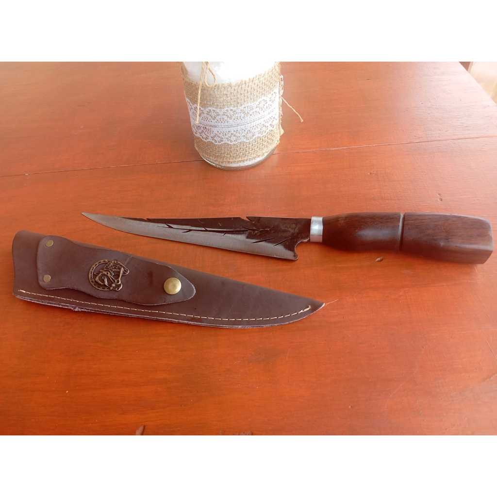 FACAS ARTESANAIS EM AÇO DE ARADO COM BAINHA (CABO CANELA DE BOI, CHIFRE DE BOI, RABO DE TATU E MADEIRA)