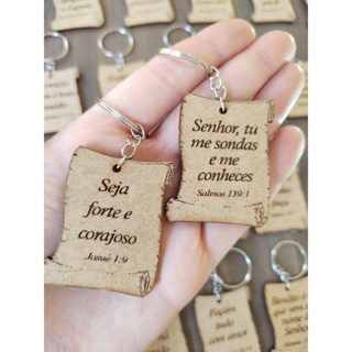 20 Chaveiros  Pergaminho Versículos Sortidos Bíblicos MDF  vão prontos montados lembrancinha cristã em Oferta na Shopee
