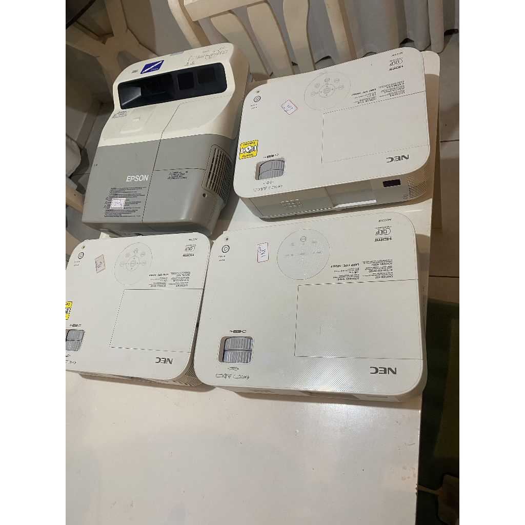 LOTE PROJETORES NEC + EPSON – ALGUNS FUNCIONANDO 💰 IDEAL PARA REVENDA / CONSERTO