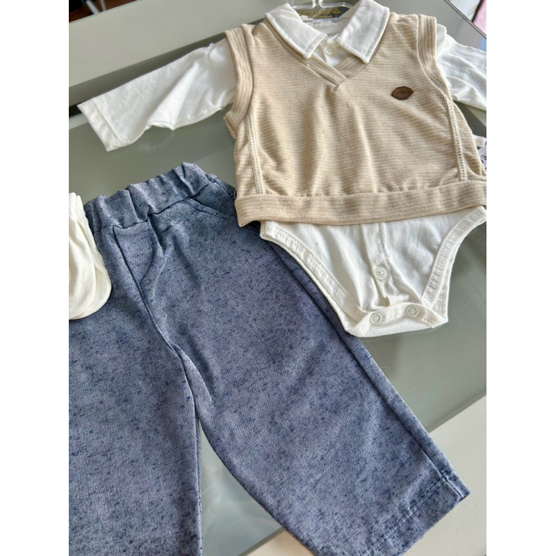 Conjunto pagão Bebê Masculino Body Camisa + Colete Bege + Calça – Roupa Bebê Social Elegante para Batizado, Festa