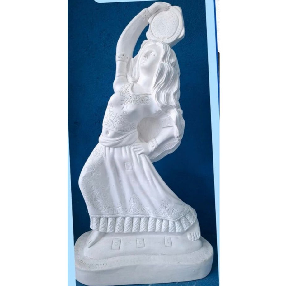 Escultura em Gesso Cru Imagem Cigana PandeiroIMAGEM SÃO JORGE    Esta encantadora imagem  retrata a beleza e a força mís