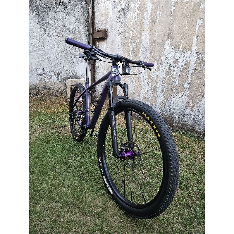 Bicicleta Aro 29 MTB Rava Cave 2025 Grupo Shimano Xt m8100 Pneu Maxxis