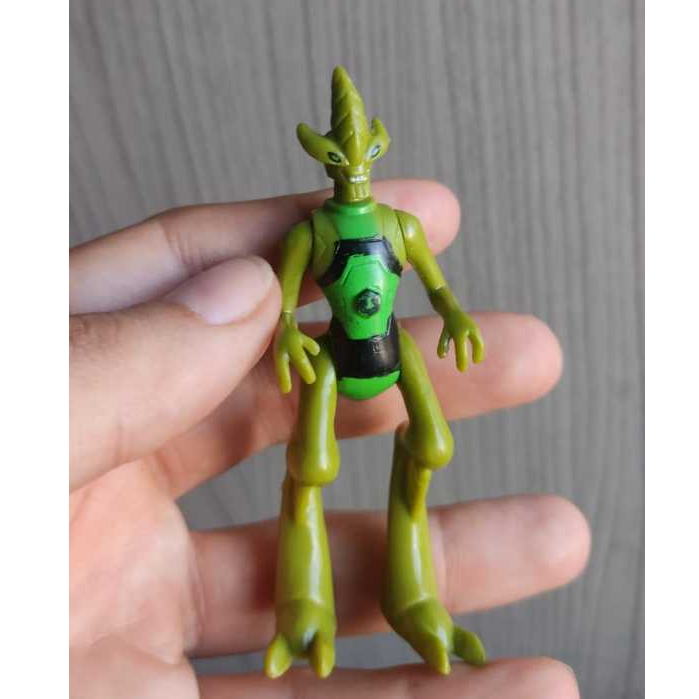 Boneco ben 10 crashhopper cartoon network bandai