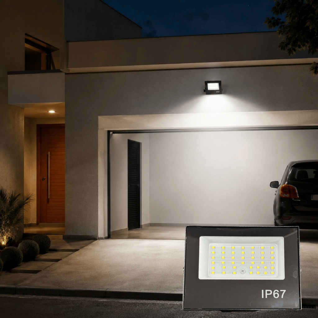 Refletor LED SMD 200W 6500K IP67 Bivolt Luz Branca Fria Para Área Externa Quintal Garagem Jardim