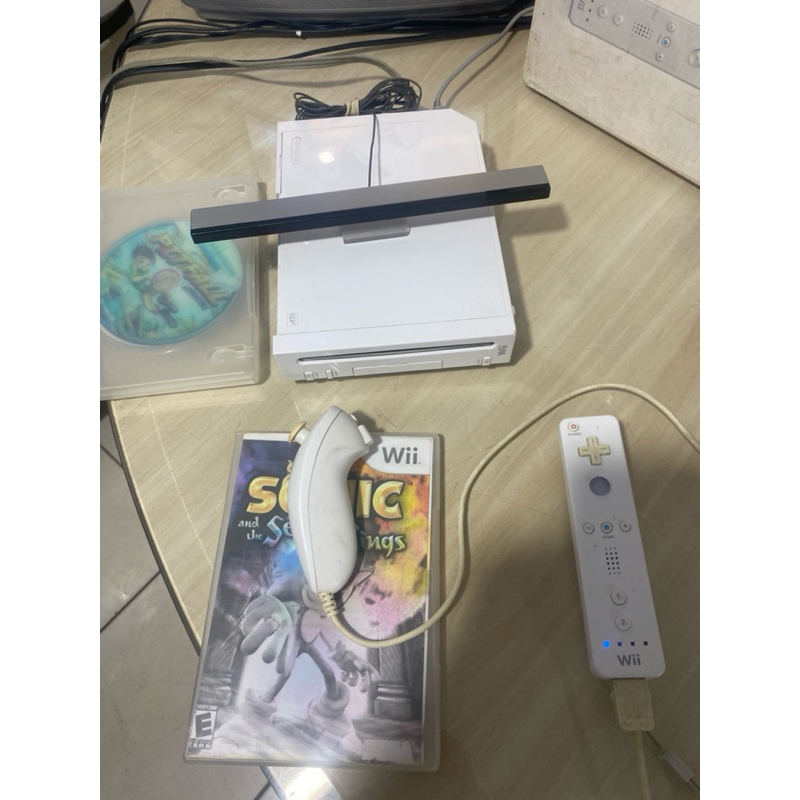 Nintendo Wii Controle Cabos e 5 Jogos ( Destravado )